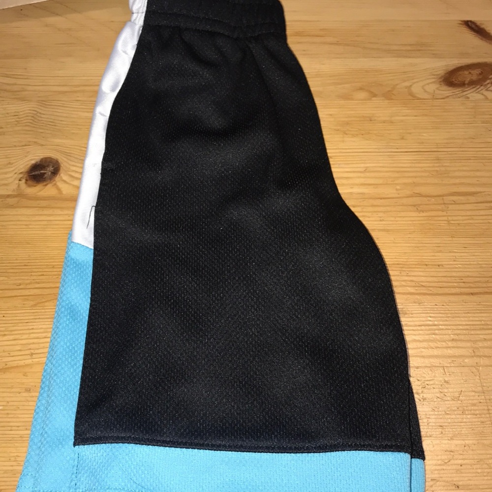 Boys basketball shorts, size 7